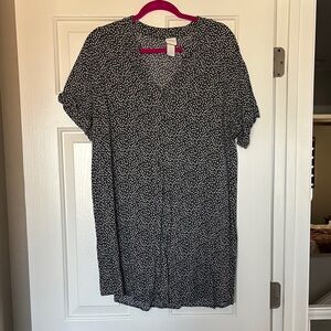 Women's H&M Black and White Floral Midi Dress